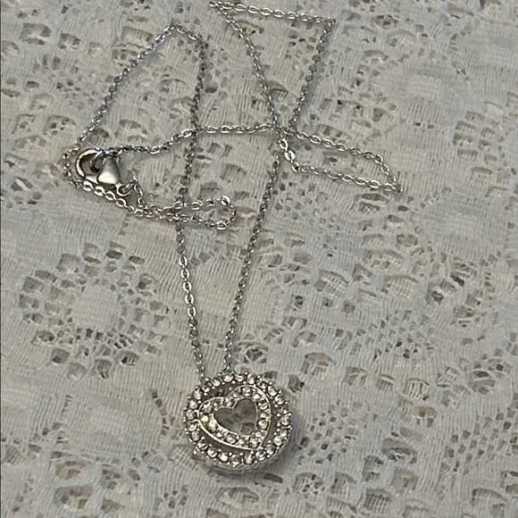 Vintage Heart Pendant Necklace - Picture 4 of 8